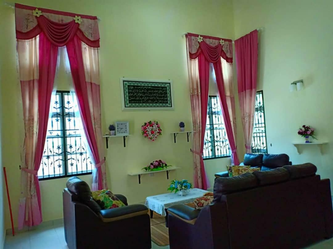 Gambang Homestay Banglomuslim Kuantan Ngoại thất bức ảnh