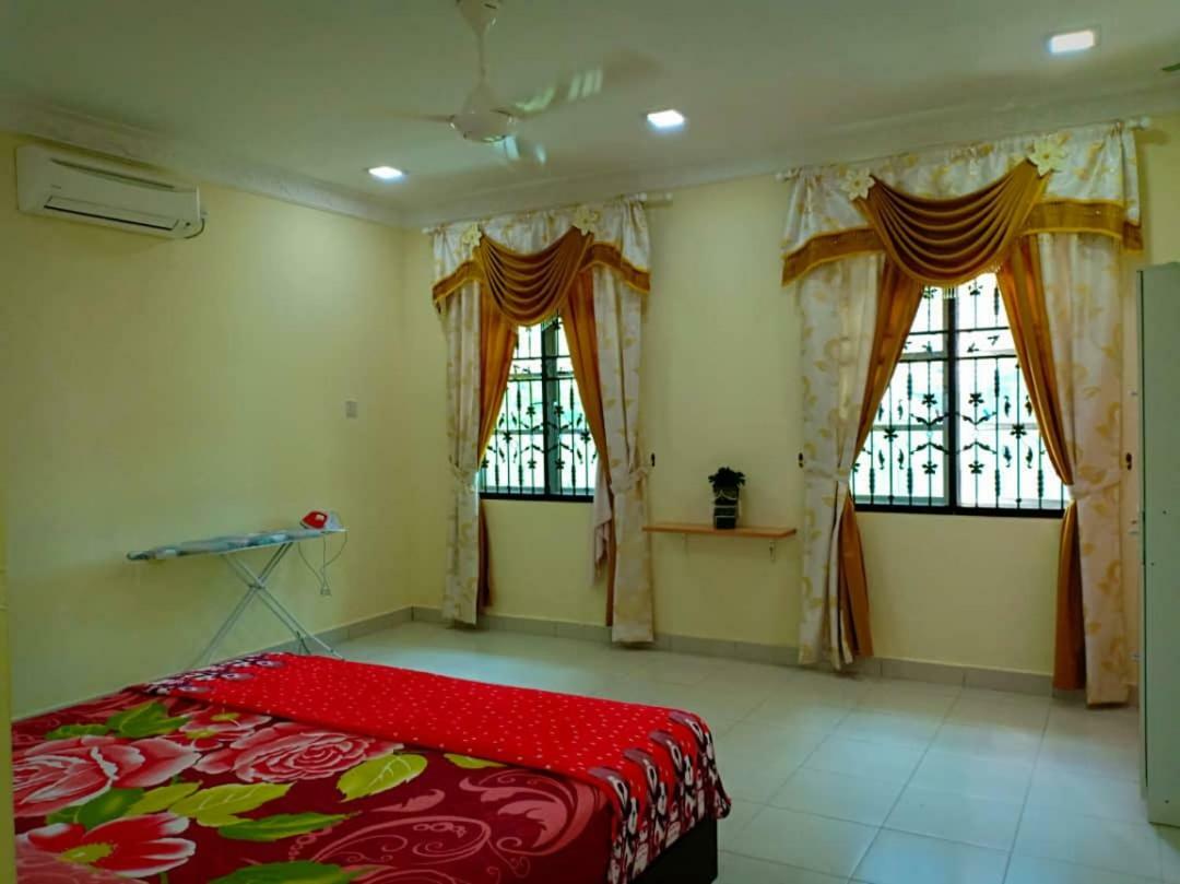 Gambang Homestay Banglomuslim Kuantan Ngoại thất bức ảnh