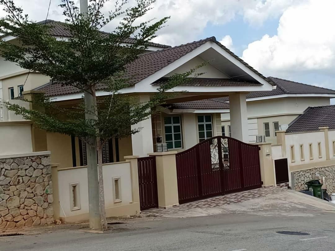 Gambang Homestay Banglomuslim Kuantan Ngoại thất bức ảnh