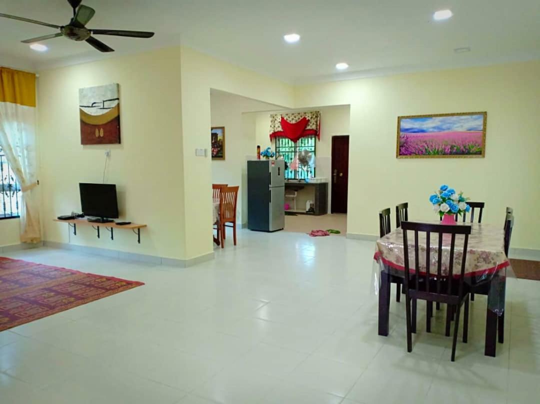 Gambang Homestay Banglomuslim Kuantan Ngoại thất bức ảnh