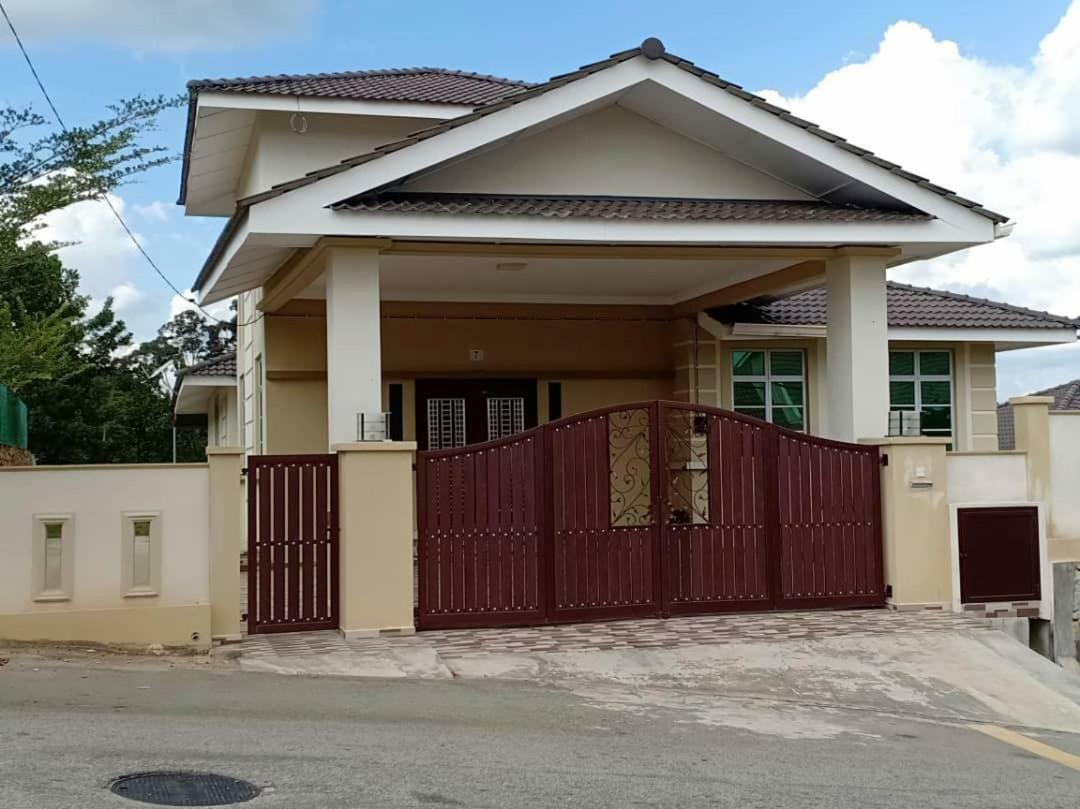 Gambang Homestay Banglomuslim Kuantan Ngoại thất bức ảnh